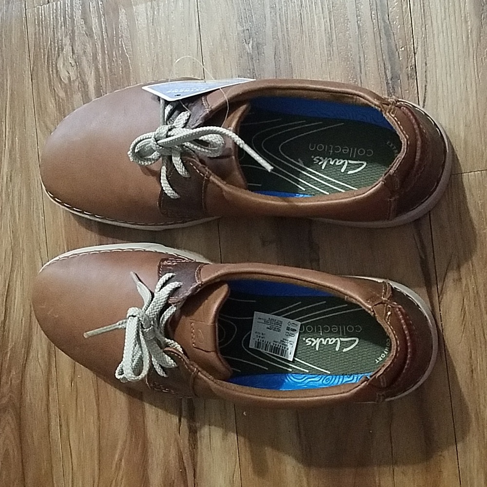 Clarks Brown Oxfords with Leather Upper and Minimalist Design - Picture 8 of 8